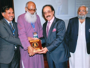 Ombudsman Sindh receiving Life Time Achievement Award