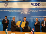 Signing MoU between Thai Ombudsman and Omubudsman of Uzbekistan