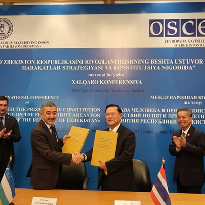 Signing MoU between Thai Ombudsman and Omubudsman of Uzbekistan