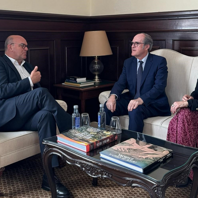 El Defensor y la adjunta se encuentran con la delegacion del gobierno