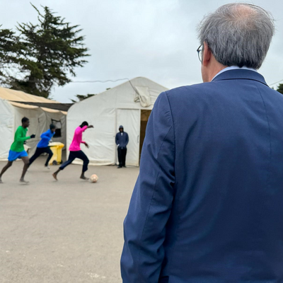 El Defensor inspecciona los campos