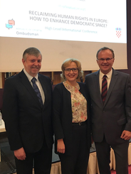 IOI President Peter Tyndall and Secretary General Günther Kräuter congratulate Ombudwoman Lora Vidovic