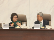 La presidenta del Yuan de Control Chen Chu (izq.) y el primer ministro Chen Chien-jen