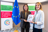 European Ombudswoman Anjinho handing over the report to European Parliament President Metsola