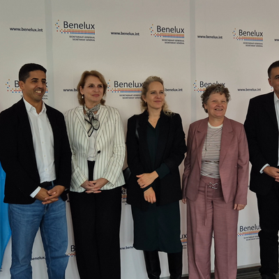 (de g.&agrave; dr.) : Solayman Laqdim, D&eacute;fenseur des droits de l&rsquo;enfant de la F&eacute;d&eacute;ration Wallonie-Bruxelles ; Claudine Konsbruck; Caroline Vrijens, Kinderrechtencommissariaat ; Marlene Hardt, Ombudsperson der Deutschsprachigen Gemeinschaft; Charel Schmit, Okaju.