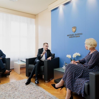 L to R: Human Rights Ombudsman of the Republic of Slovenia, Peter Svetina; IOI President, Chris Field PSM; President of the National Assembly of the Republic of Slovenia, Urška Klakočar Zupančič.