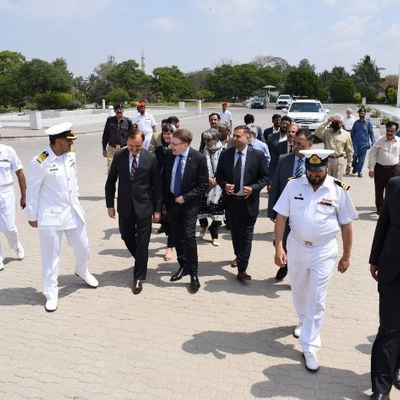 President Field and Provincial Ombudsman Sindh, Ajaz Ali Khan, walk to the Mazar-e-Quaid Mausoleum