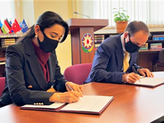 Commissioner for Human Righths Sabina Aliyeva and UNICEF Representative Edward Carwardine sign the Rolling Working Plan