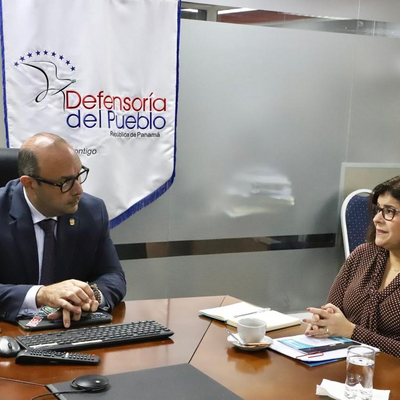 El Defensor Eduardo Leblanc González y Sra. Olga de Obaldía