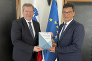 Ombudsman Svetina (right) meets Minister of Education, Science and Sport Igor Papič (left)