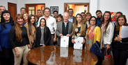 Foto de los representantes de la Defensoría del Pueblo y de Enress