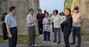 Los miembros que llevaron a cabo la inspección de campo e investigación en la Villa Oasis del Parque Conmemorativo del Terror Blanco en la Isla Verde. (22 de abril de 2026)
