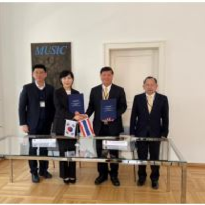 OMT and ACRC extend MoU in Vienna