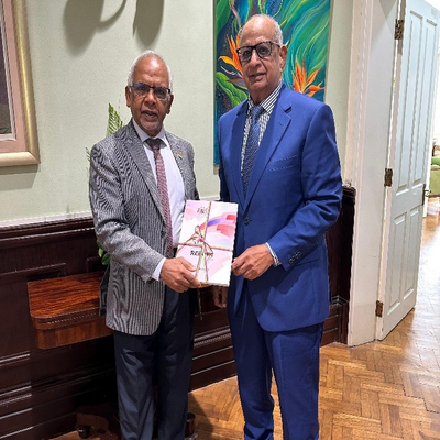 Mr Harry Ganoo, G.O.S.K, Ombudsman handing over the Annual Report 2024 to His Excellency, Mr. Dharambeer Gokhool, G.C.S.K, President of the Republic of Mauritius