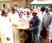 M. Demba Kadji offre lot de matériel informatique aux établissements scolaires