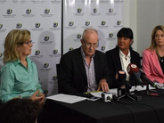 El Defensor del Pueblo Raúl Lamberto en la conferencia de prensa