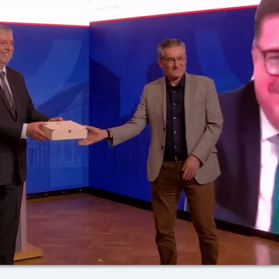 Secretary General Amon gives farewell to Peter Tyndall