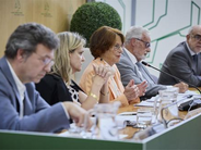 La síndica participando en el ciclo "Legeen geroa - El futuro de las leyes"