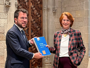 La síndica entrega el Informe al presidente de la Generalitat