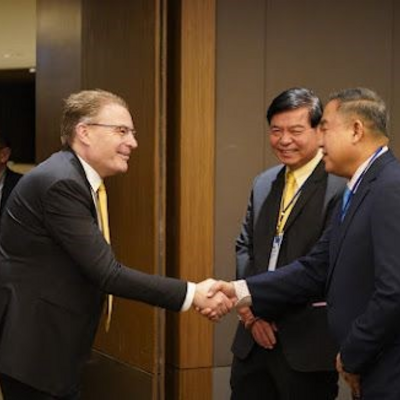IOI President, Chris Field PSM and Secretary-General of the office of the Ombudsman of Thailand, Keirov Kritteeranon.