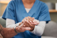 El Defensor del Pueblo de Navarra recomienda al Departamento de Salud que los cuidados paliativos hospitalarios puedan prestarse en el Hospital Universitario de Navarra