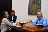 El Defensor del Pueblo de Santa Fe, Gabriel Savino, la responsable del enlace técnico de la Red Territorial contra la violencia laboral, Nilda Galazino, y al Jefe de la Agencia Territorial Rosario, Mario Gigena