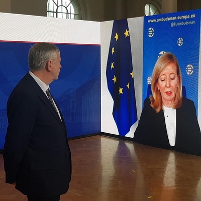 Peter Tyndall presenting EU Ombudsman Emily O'Reilly