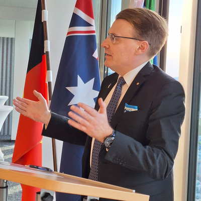 IOI President, Chris Field PSM, addressing Welcome Reception guests