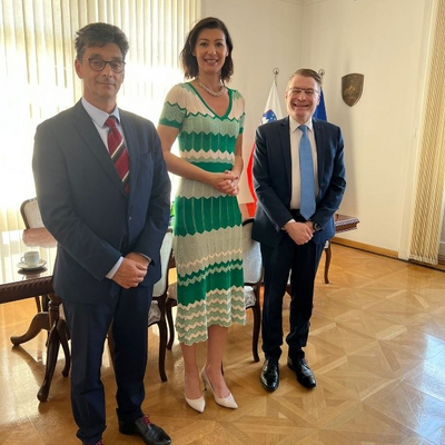 L to R: Human Rights Ombudsman of the Republic of Slovenia, Peter Svetina; Minister of Justice of the Republic of Slovenia, Dr Dominika Švarc Pipan; IOI President, Chris Field PSM