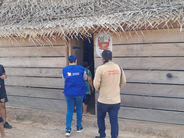 Estudiantes indígenas viviendo en condiciones precarias