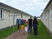 Familia en instalaciones 