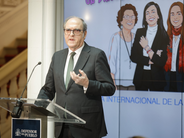 Defensor del Pueblo durante el acto conmemorativo del Día de la Mujer