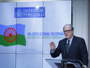 El defensor del pueblo conmemora el 8M