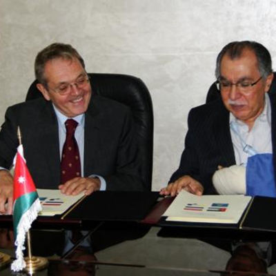 Ombudsmen Brenninkmeijer and Al Kurdi signing a 'Memorandum of Understanding'