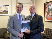 Le ministre des Anciens Combattants Seamus O'Regan & l'ombudsman des vétérans du Canada Guy Parent