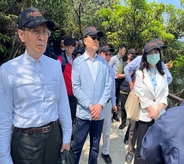Los miembros del Yuan de Control visitaron el Puente Colgante del Lago de los Enamorados en Keelung