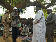 Le Médiateur de la République du Niger s’adressant aux déplacés de retour dans leurs villages