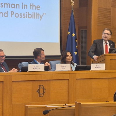 IOI President Chris Field PSM addressing guests at the Closing Ceremony of the International Conference of Ombudsman in Rome