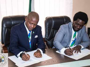 Ombudsman and ACC Commissioner signing the MOU