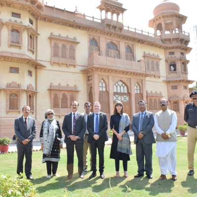 Provincial Ombudsman Sindh Ajaz Ali Khan, Chris Field and Rebecca Poole alongside senior staff of the Provincial Ombudsman Sindh and members of the travelling delegation