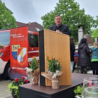 Minister Werner Amon addressing attendees of the blessing of a fire engine